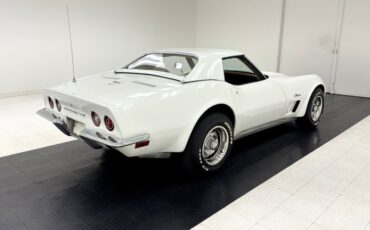 Chevrolet-Corvette-1973-Classic-White-Medium-Saddle-9