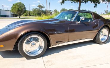Chevrolet-Corvette-1974-Coupe-1