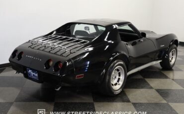 Chevrolet-Corvette-1974-Coupe-10