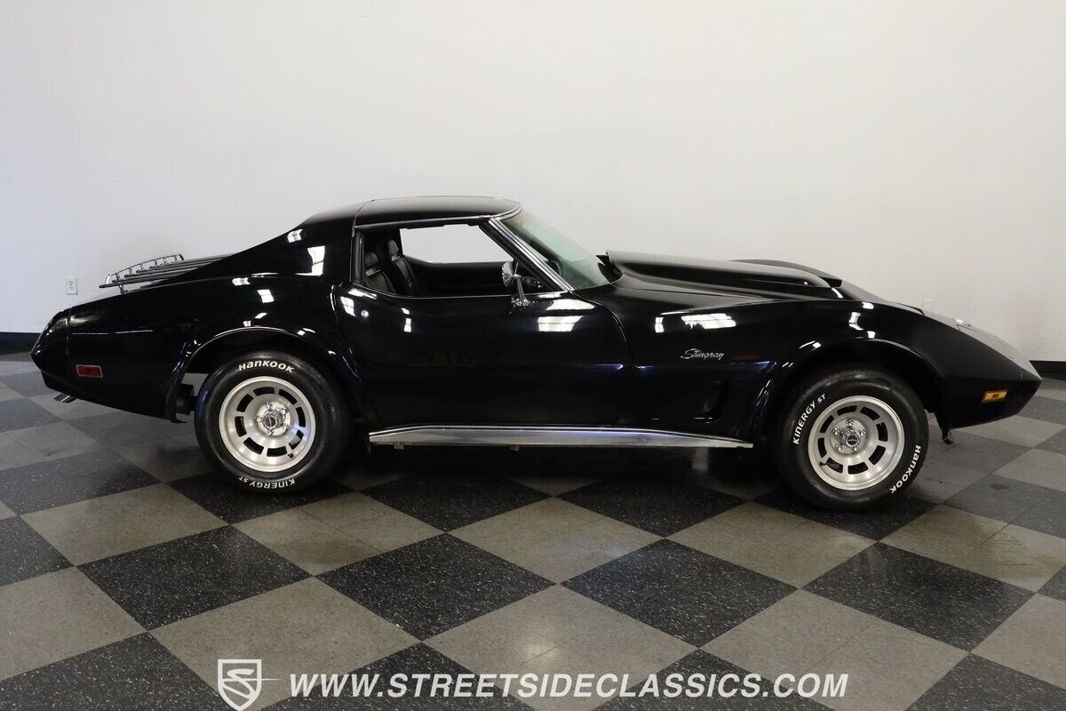 Chevrolet-Corvette-1974-Coupe-12