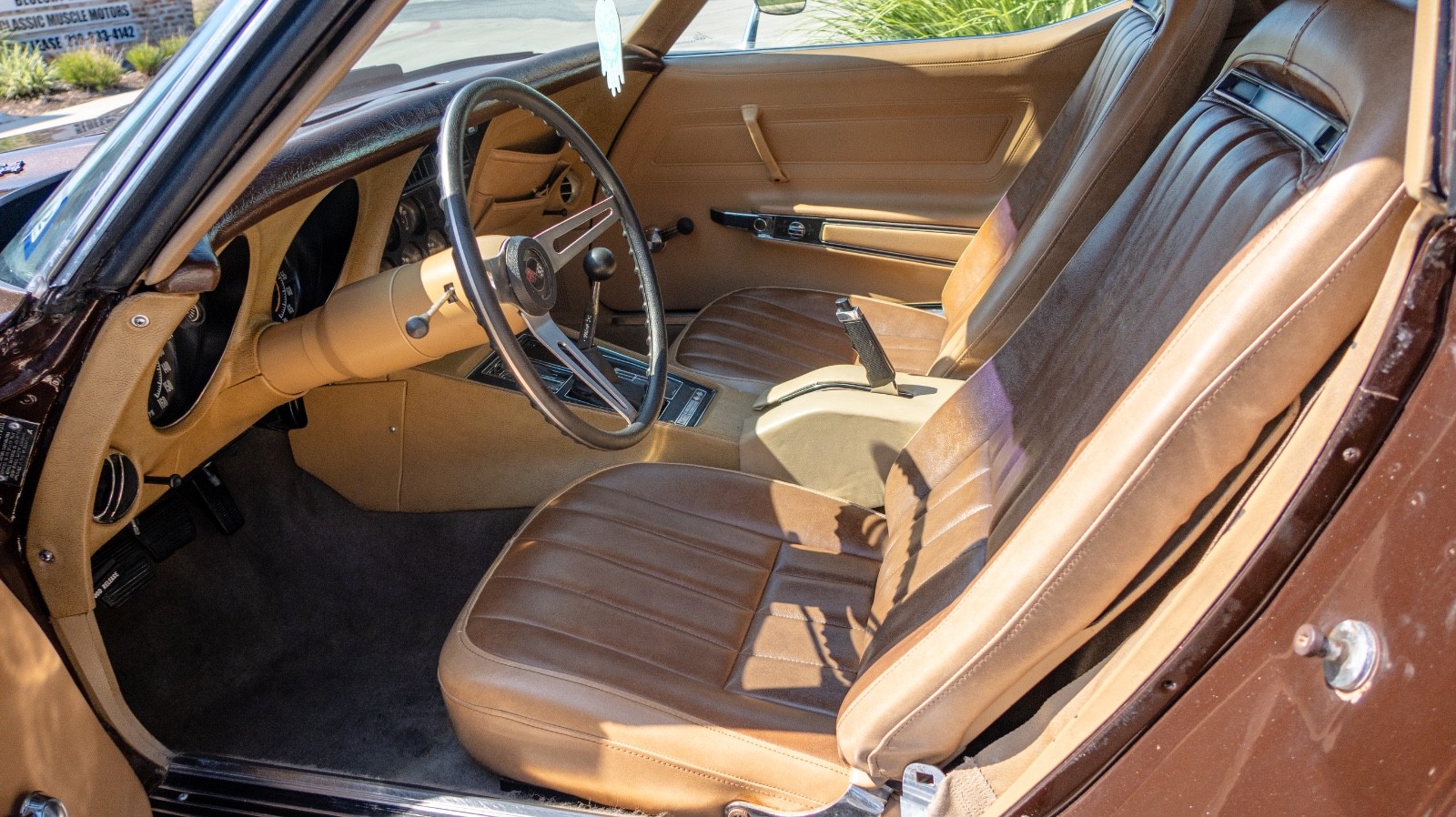 Chevrolet-Corvette-1974-Coupe-13