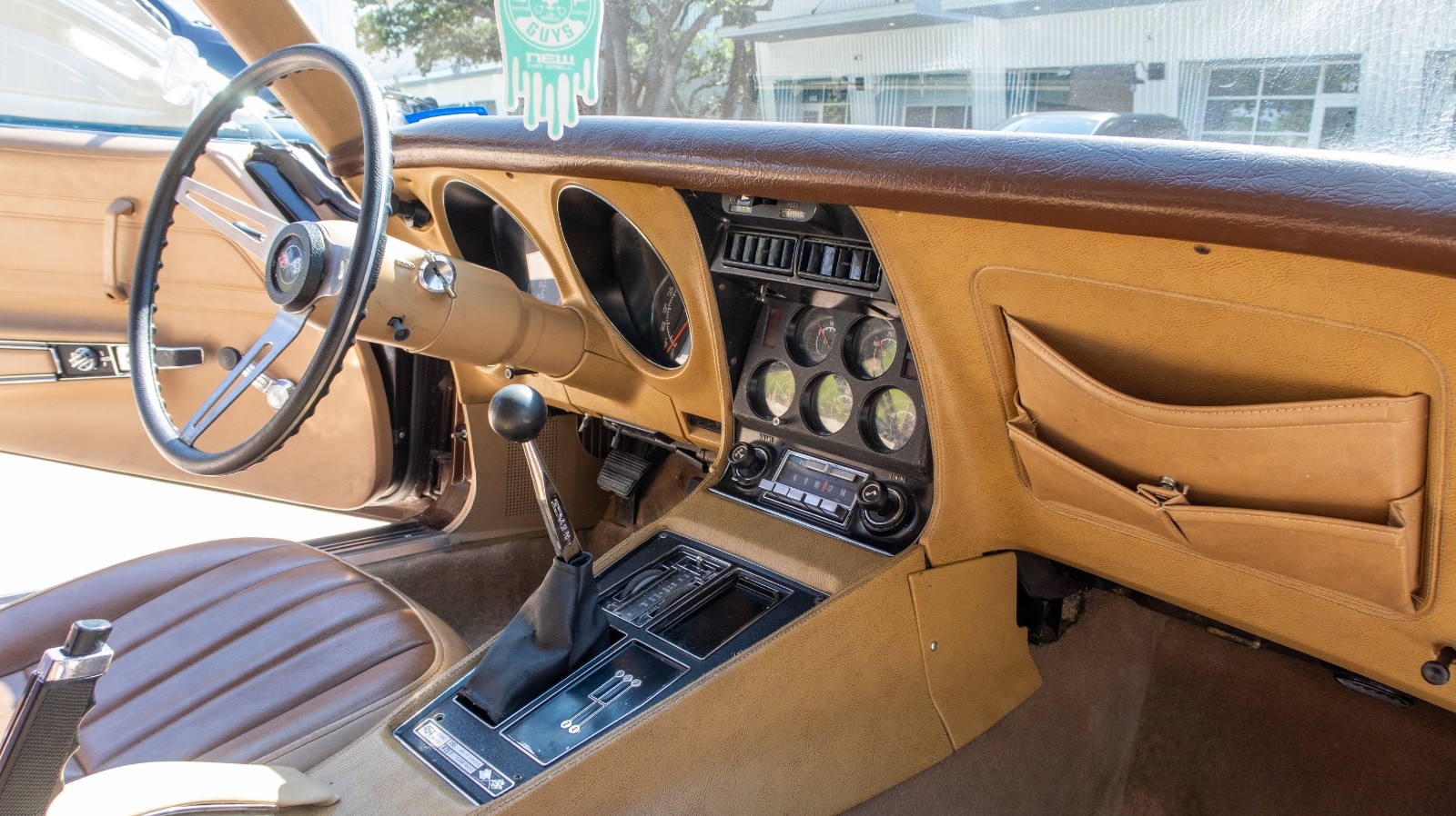 Chevrolet-Corvette-1974-Coupe-16
