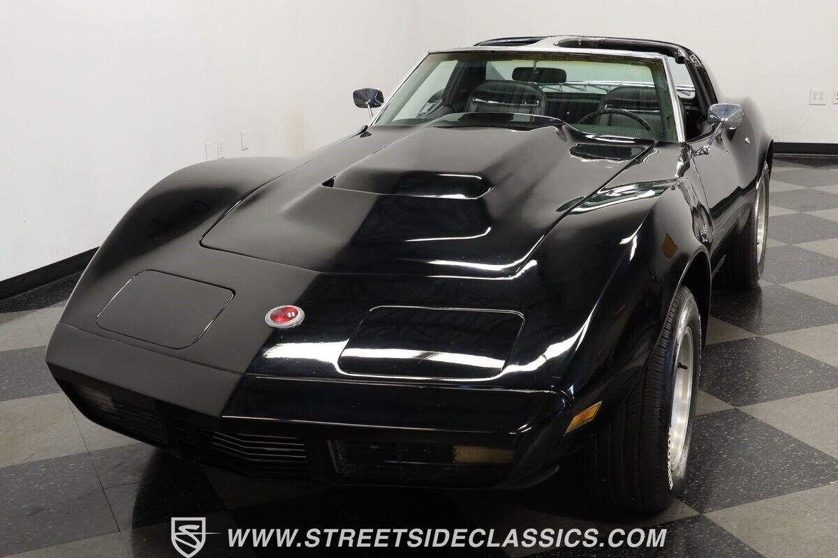 Chevrolet-Corvette-1974-Coupe-16