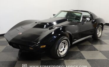 Chevrolet-Corvette-1974-Coupe-17