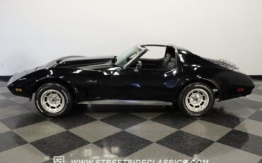 Chevrolet-Corvette-1974-Coupe-2