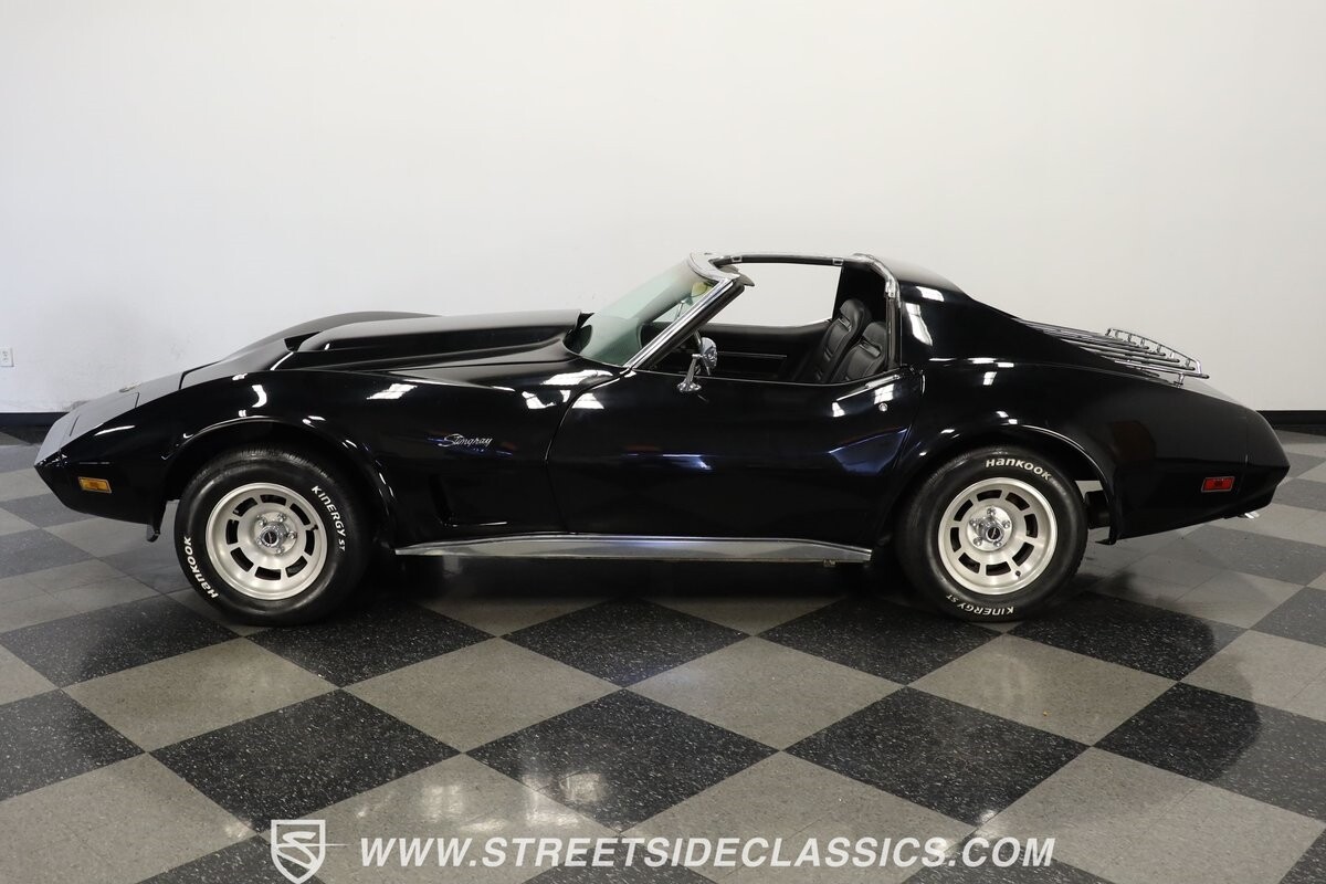 Chevrolet-Corvette-1974-Coupe-2