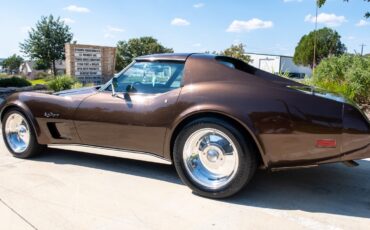 Chevrolet-Corvette-1974-Coupe-3