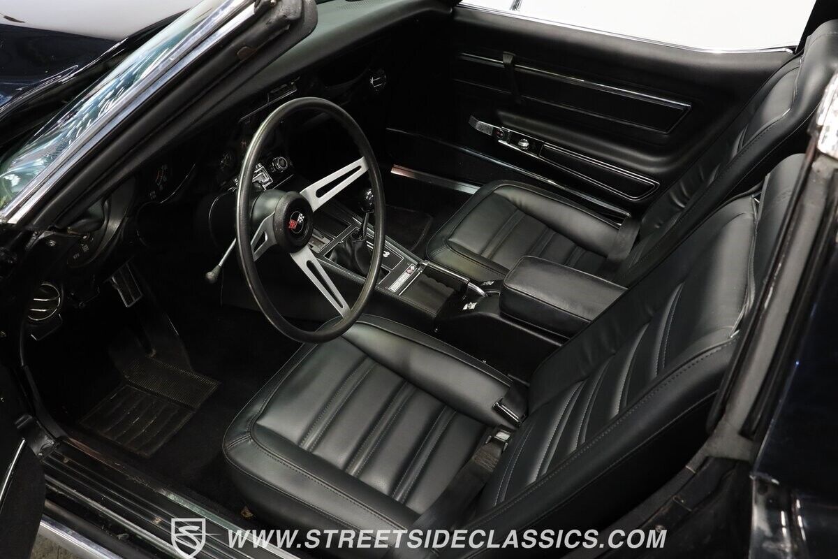 Chevrolet-Corvette-1974-Coupe-4