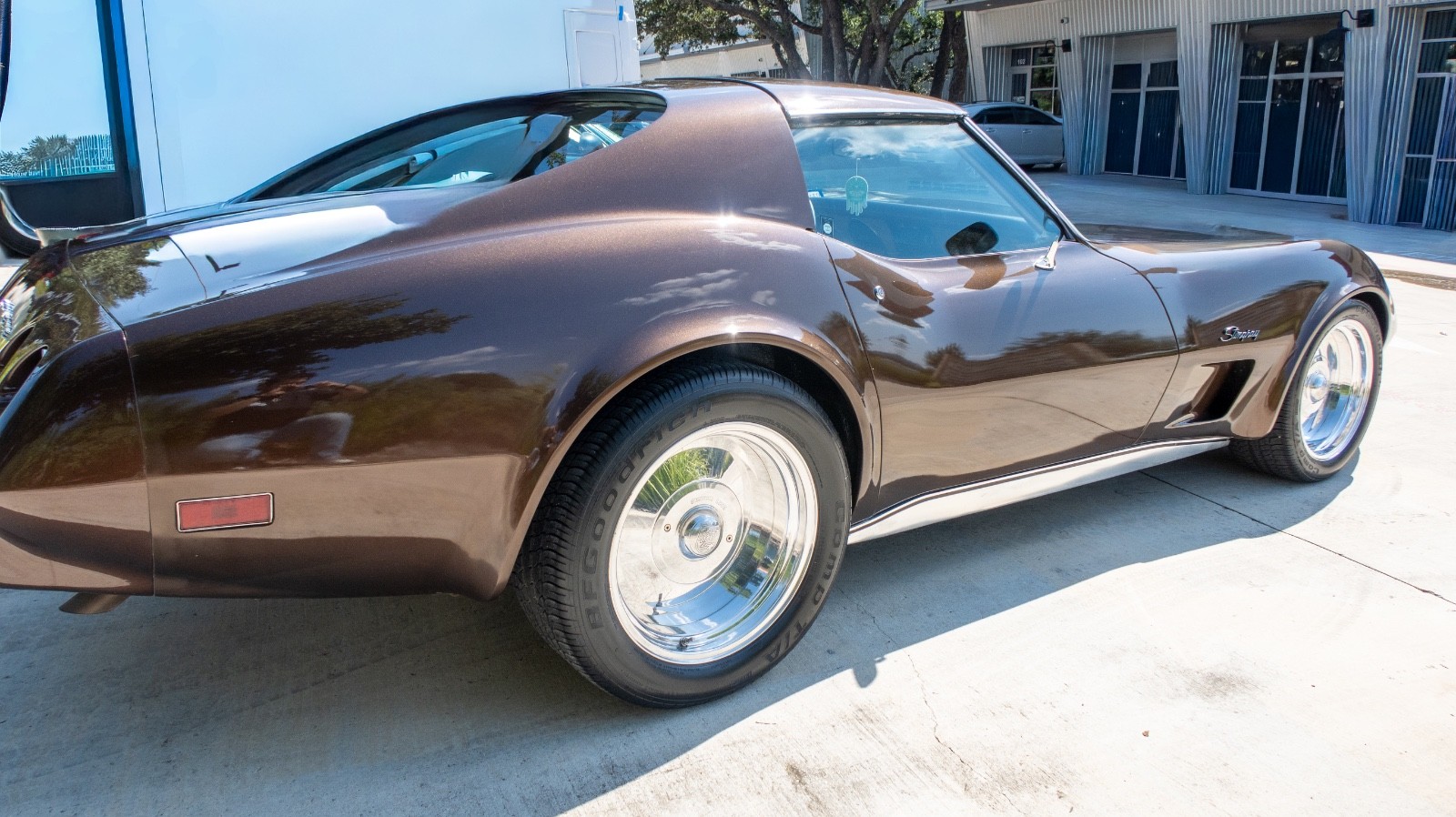 Chevrolet-Corvette-1974-Coupe-5