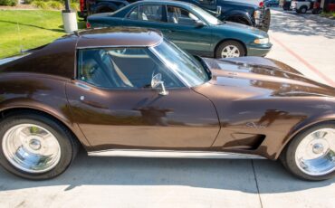 Chevrolet-Corvette-1974-Coupe-6