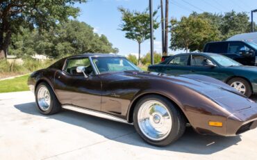 Chevrolet-Corvette-1974-Coupe-7