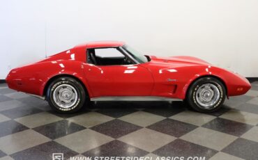 Chevrolet-Corvette-1974-Red-Black-11