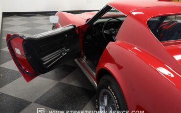 Chevrolet-Corvette-1974-Red-Black-31