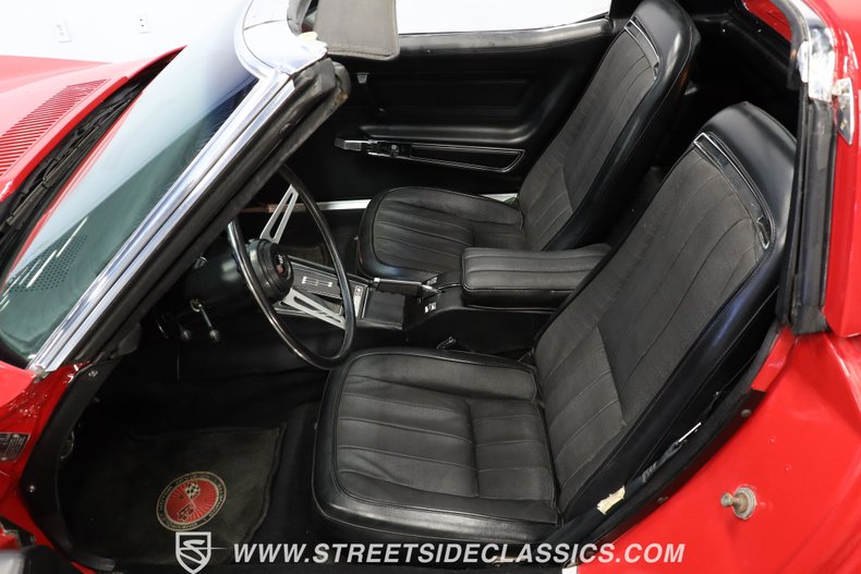 Chevrolet-Corvette-1974-Red-Black-33