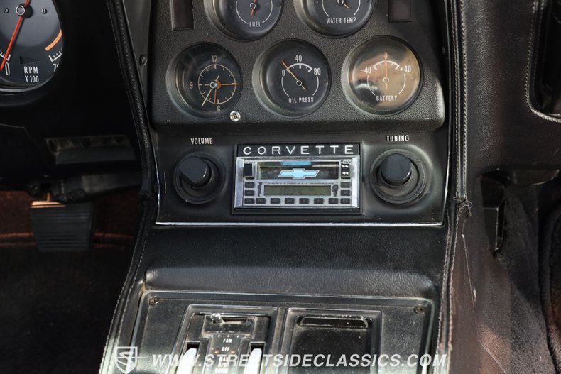 Chevrolet-Corvette-1974-Red-Black-37