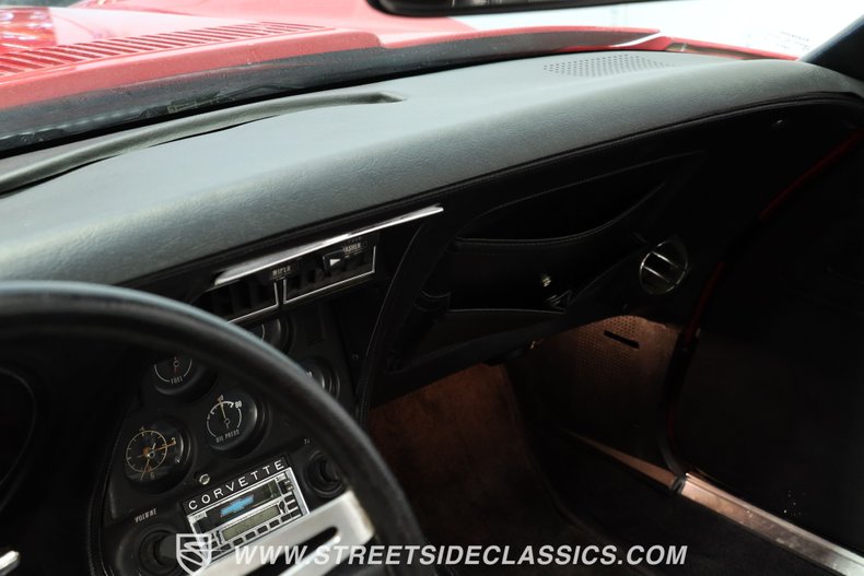 Chevrolet-Corvette-1974-Red-Black-39