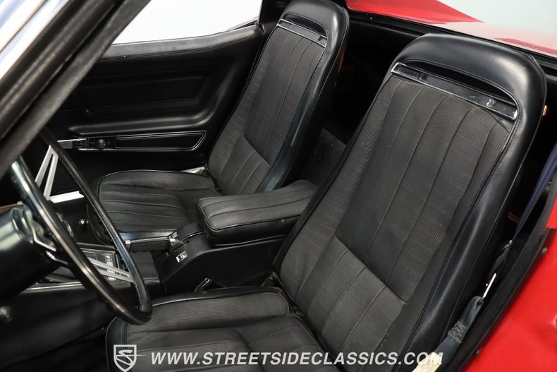 Chevrolet-Corvette-1974-Red-Black-40