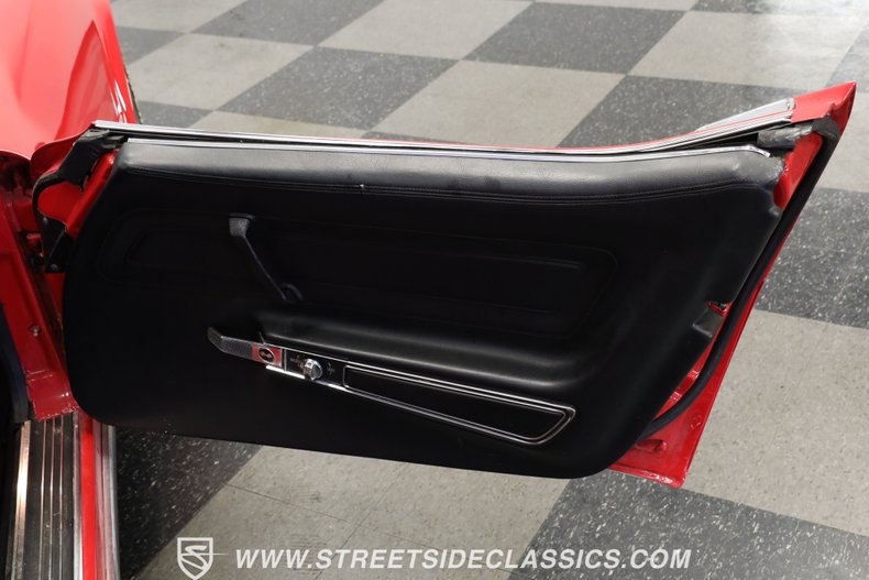 Chevrolet-Corvette-1974-Red-Black-48