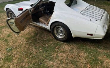 Chevrolet-Corvette-1974-White-2
