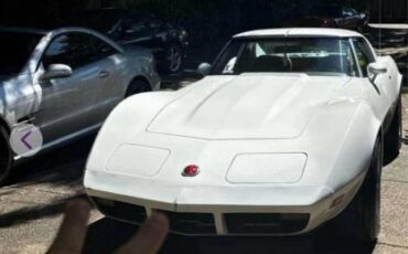 Chevrolet-Corvette-1974-White-4