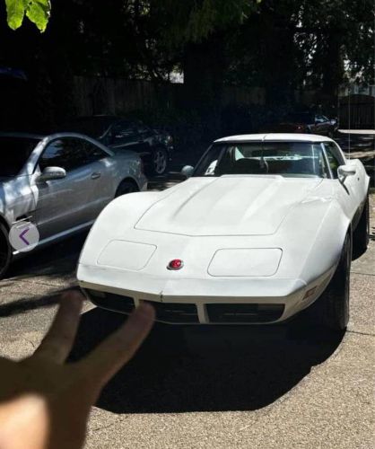 Chevrolet-Corvette-1974-White-4