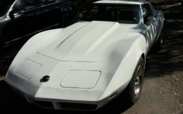 Chevrolet-Corvette-1974-White-7