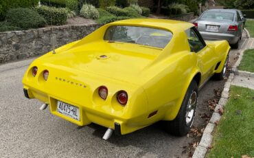 Chevrolet-Corvette-1975-2