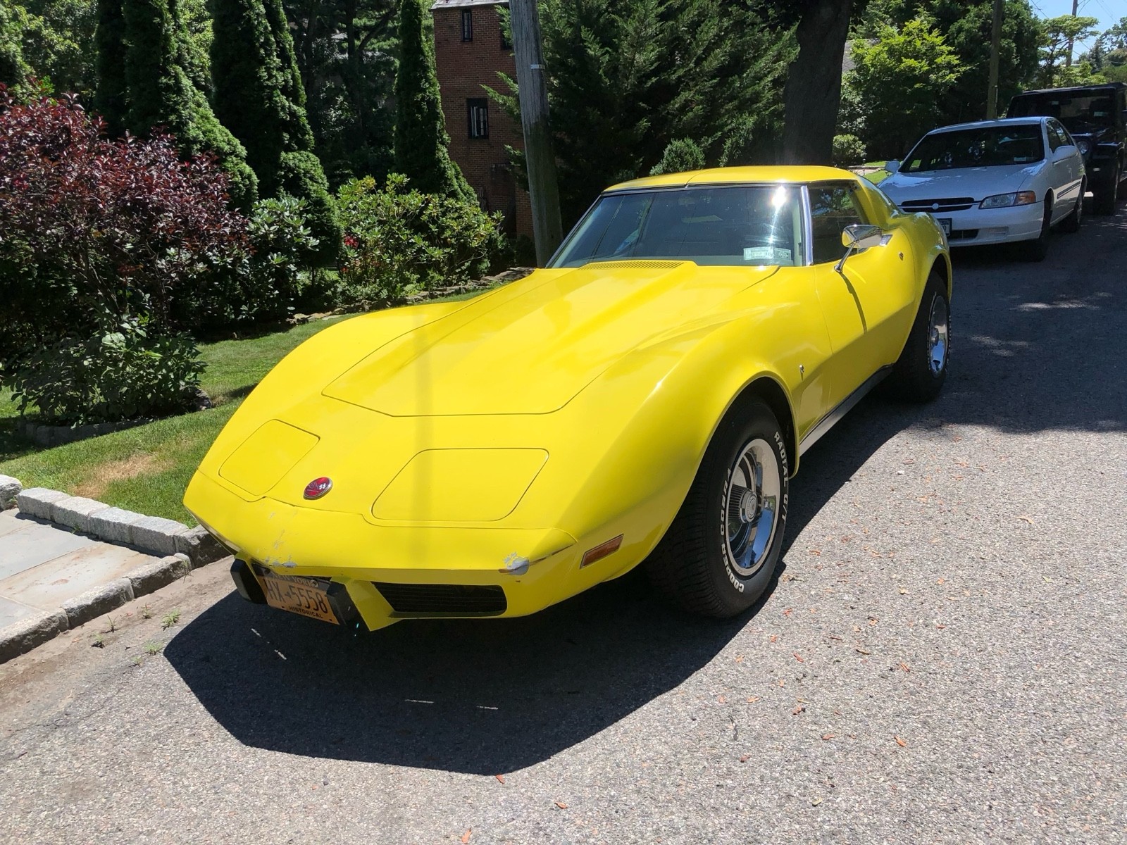 Chevrolet-Corvette-1975-4