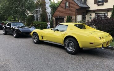 Chevrolet-Corvette-1975-5