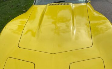 Chevrolet-Corvette-1975