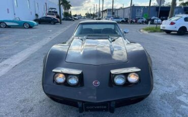 Chevrolet-Corvette-1975-Coupe-10