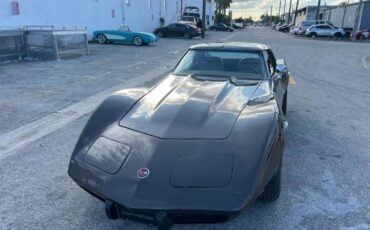 Chevrolet-Corvette-1975-Coupe
