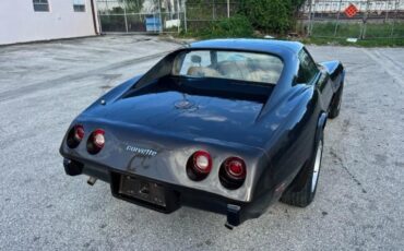 Chevrolet-Corvette-1975-Coupe-6