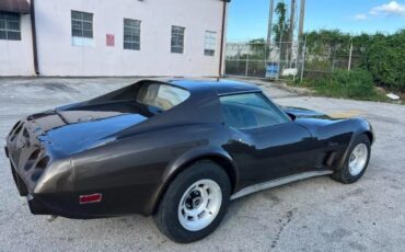 Chevrolet-Corvette-1975-Coupe-7