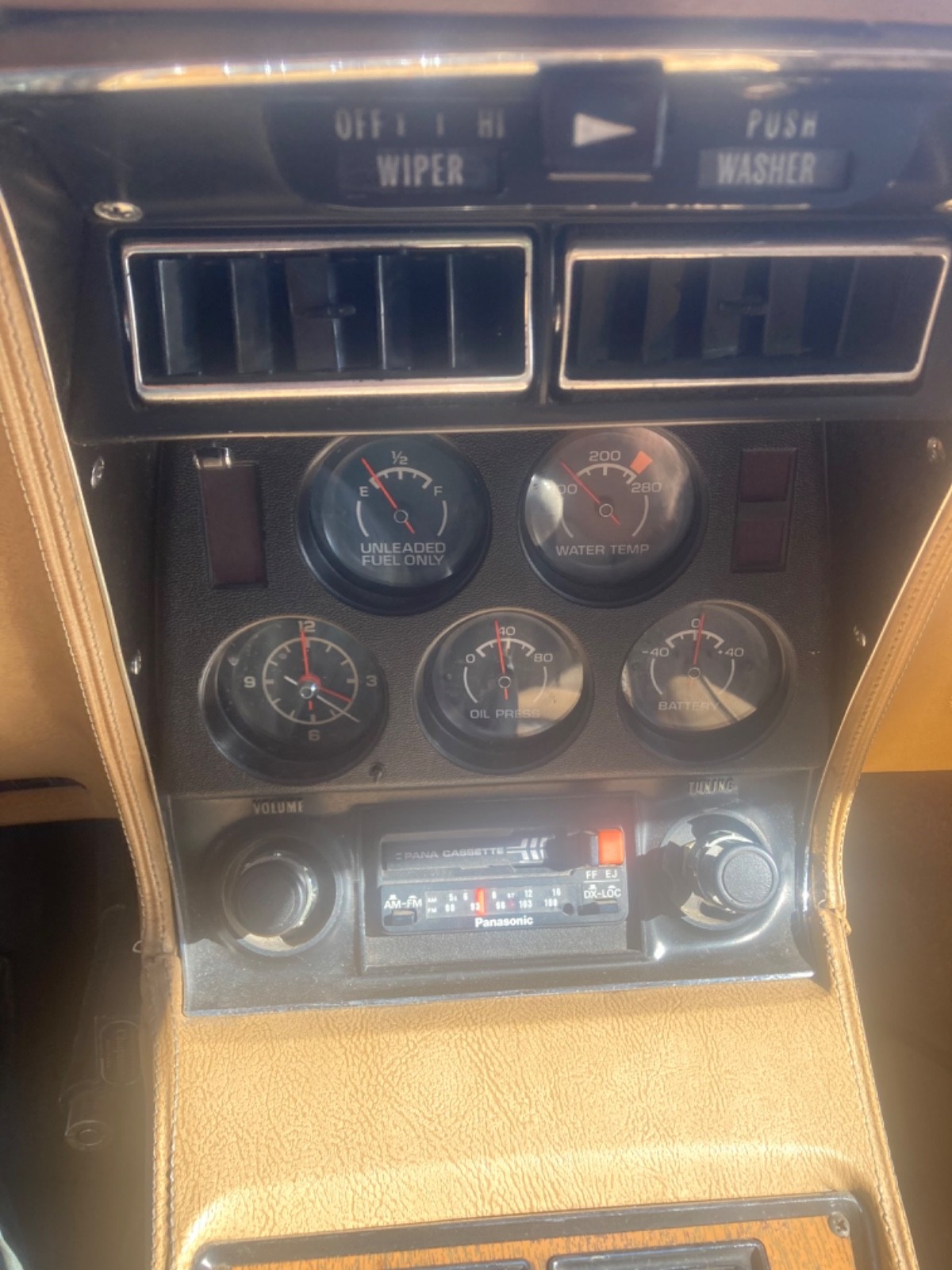 Chevrolet-Corvette-1976-16