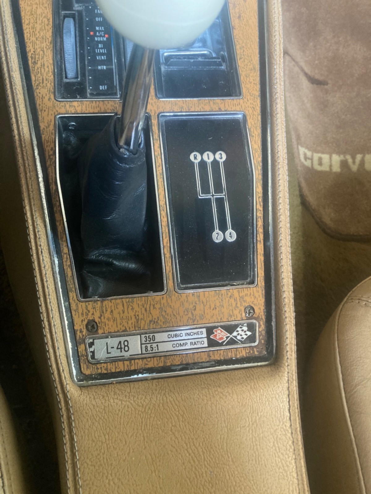 Chevrolet-Corvette-1976-27