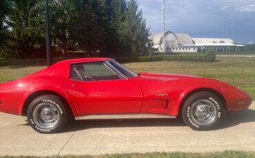 Chevrolet-Corvette-1976-3