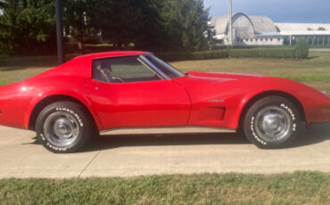 Chevrolet-Corvette-1976