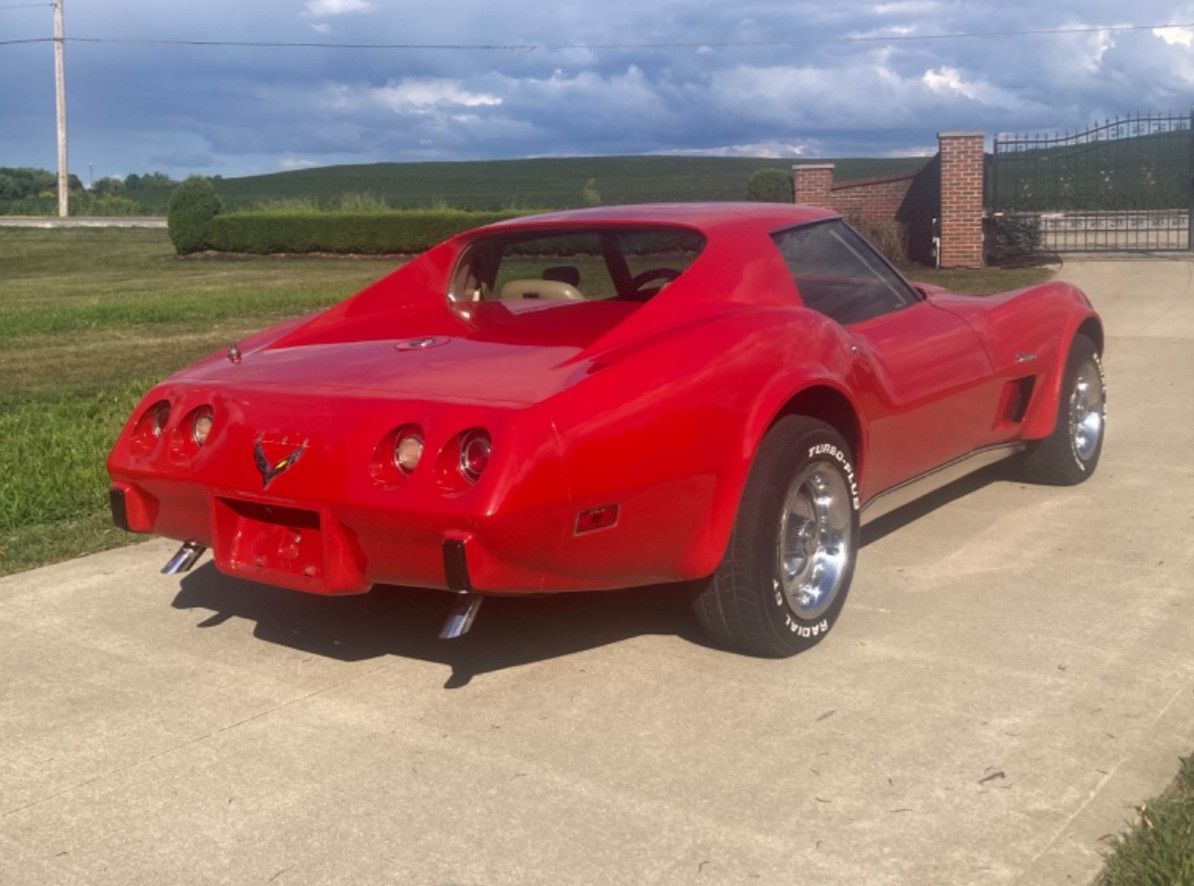Chevrolet-Corvette-1976-4