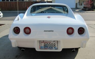 Chevrolet-Corvette-1976-Coupe-2