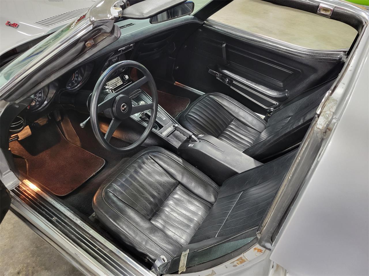 Chevrolet-Corvette-1976-Silver-Black-13