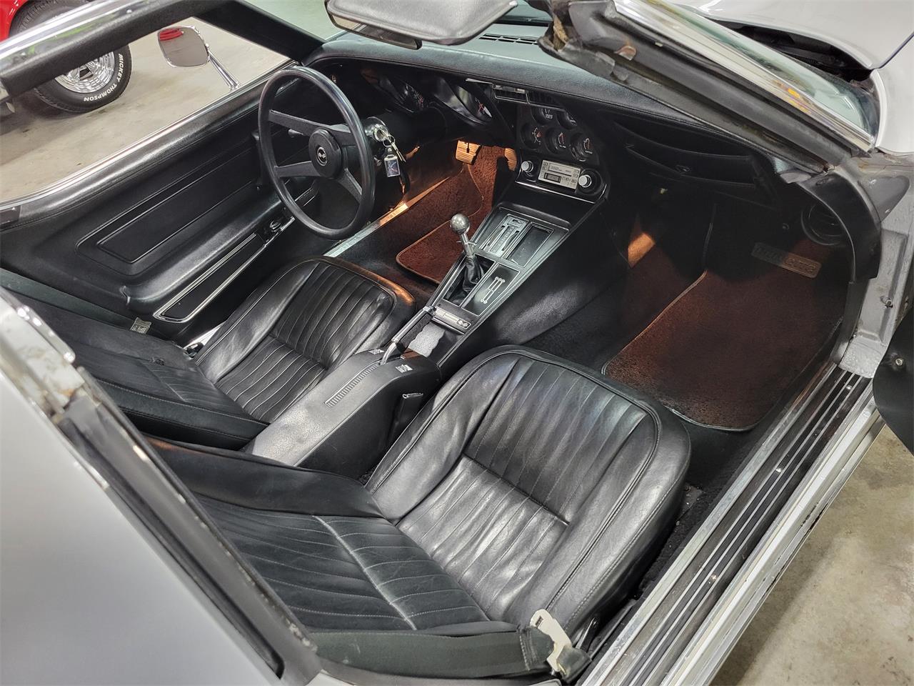 Chevrolet-Corvette-1976-Silver-Black-14