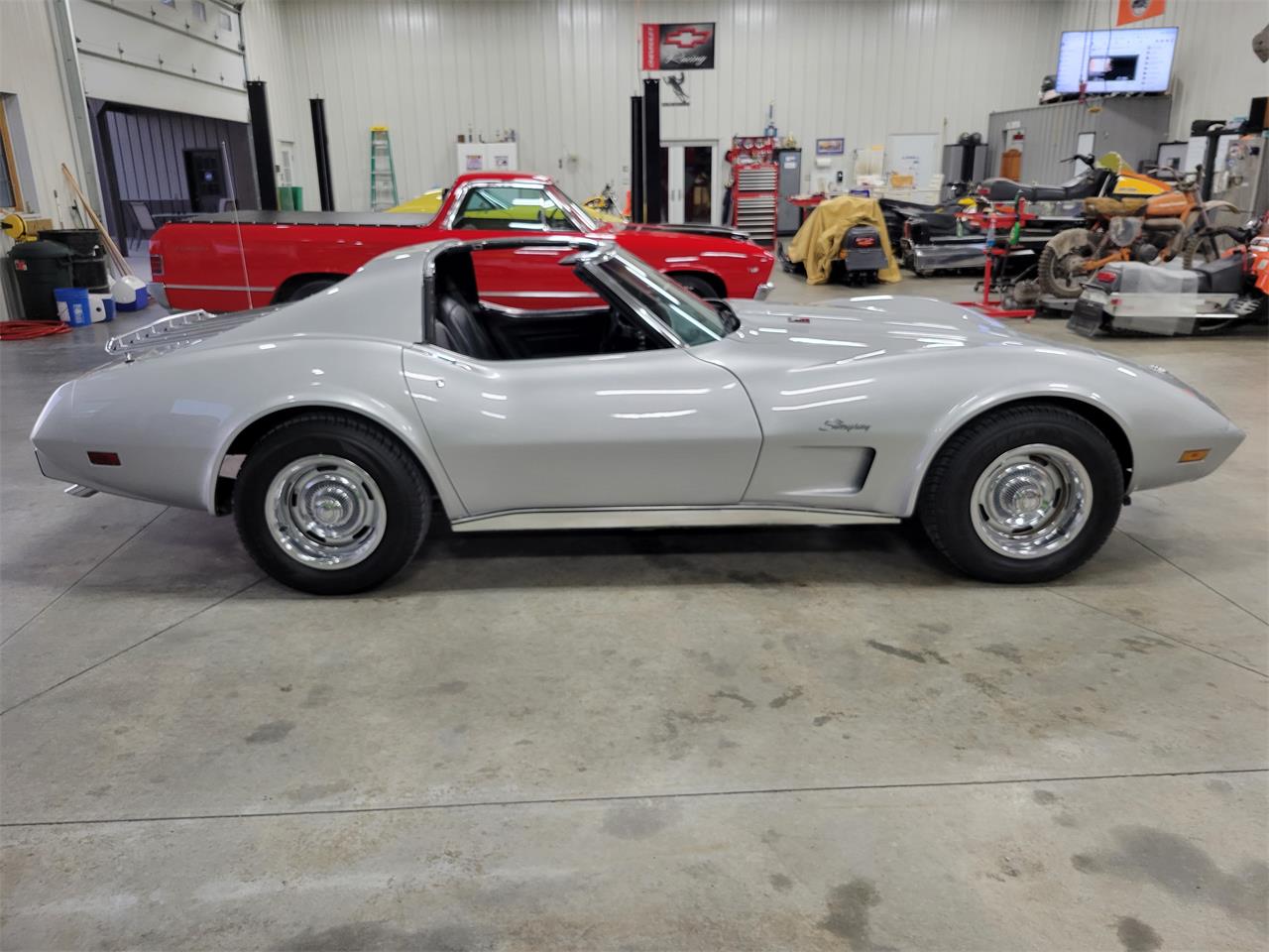 Chevrolet-Corvette-1976-Silver-Black-8
