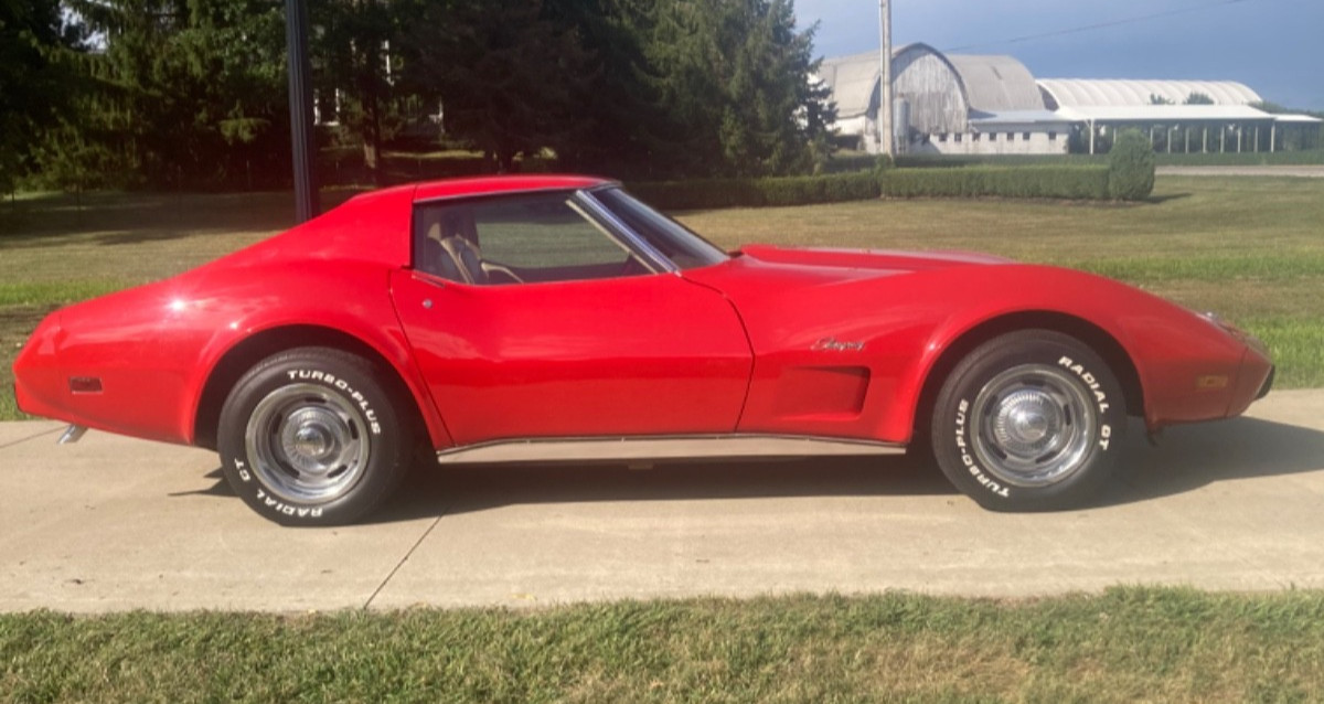 Chevrolet-Corvette-1976