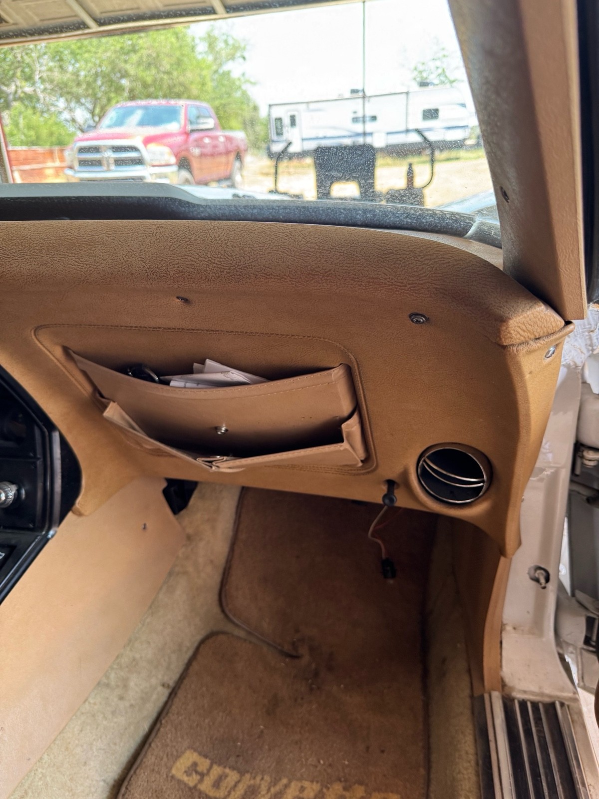 Chevrolet-Corvette-1977-10