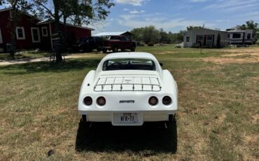Chevrolet-Corvette-1977