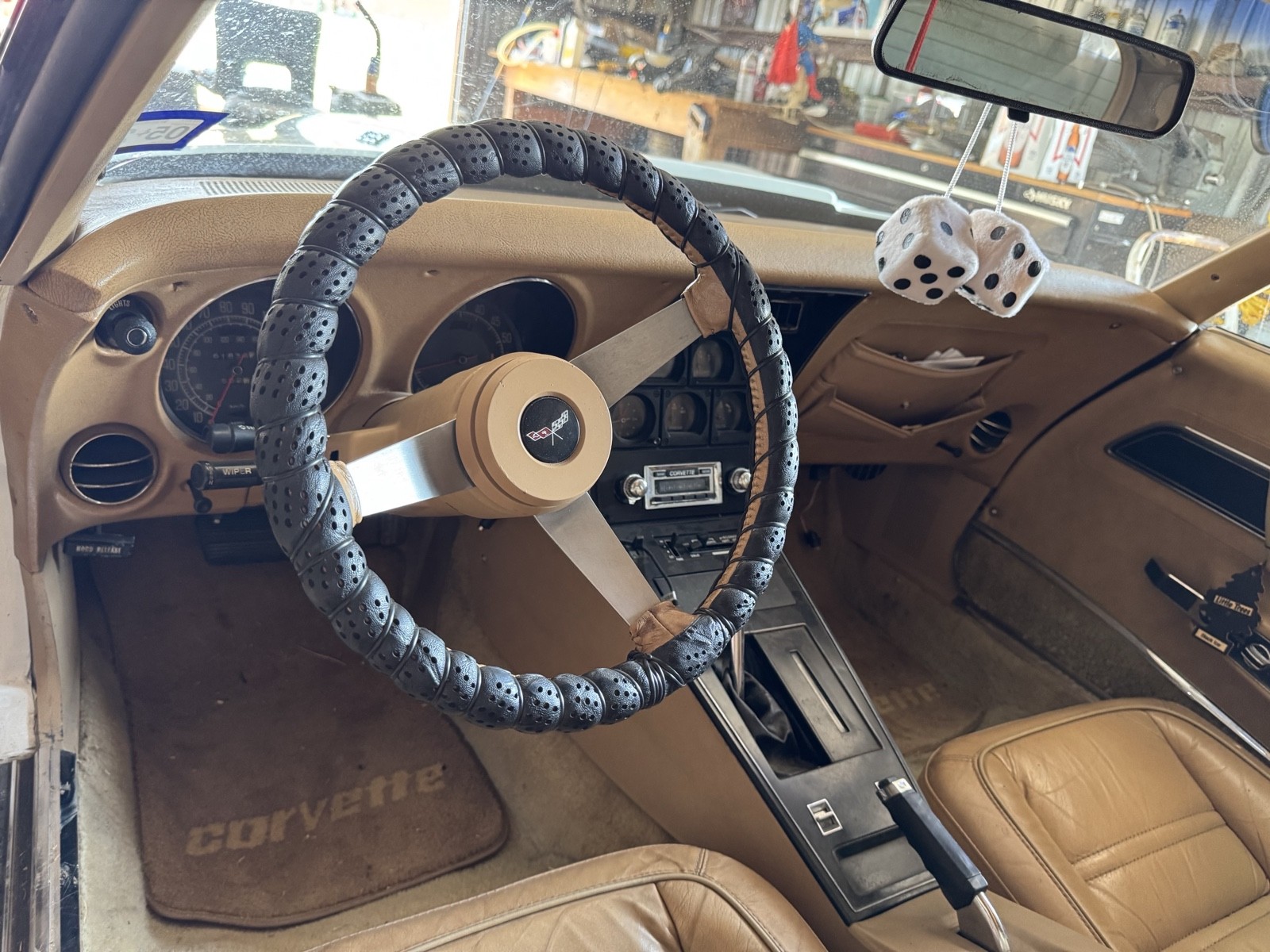 Chevrolet-Corvette-1977-8