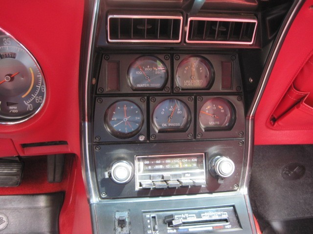 Chevrolet-Corvette-1977-Coupe-10