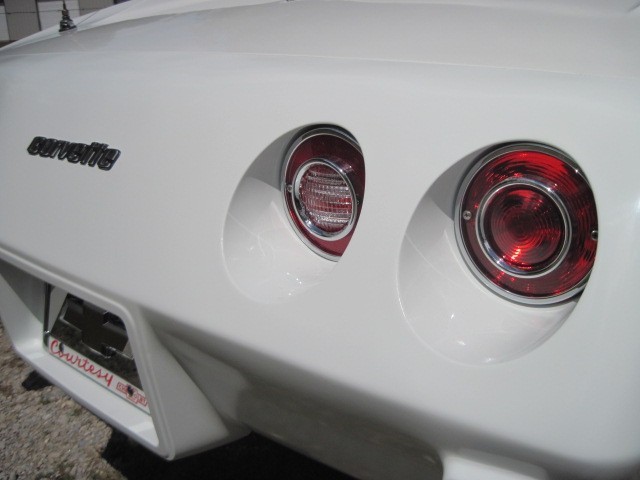 Chevrolet-Corvette-1977-Coupe-11