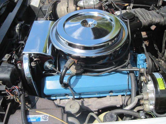 Chevrolet-Corvette-1977-Coupe-17